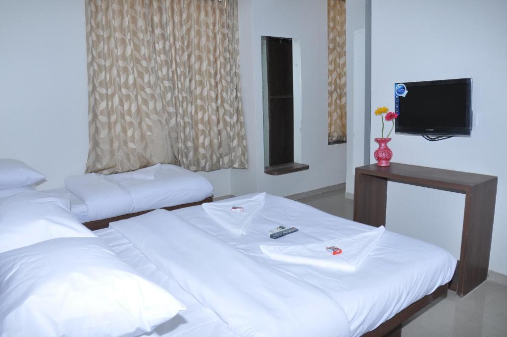 Sai Srushti Hotel Shirdi Exterior photo