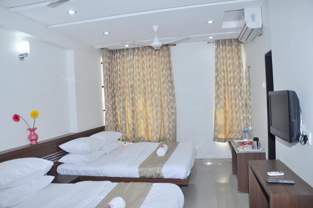 Sai Srushti Hotel Shirdi Exterior photo